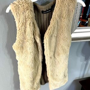 Calvin Klein girls SZ. 6 fur vest. Adorable for photos